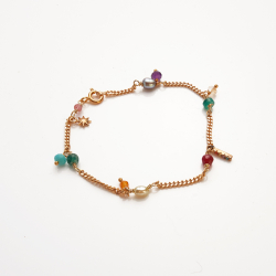 Armbnd med perler og vedhng