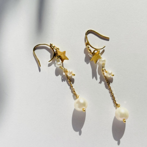 Krog med guldstjerne og barok ferskvandsperle 