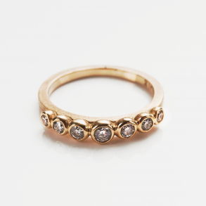 Diamant ring med kuglefatning