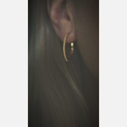 Elegante og unikke creoler med riller 