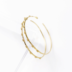 restik med hndlavede blomster