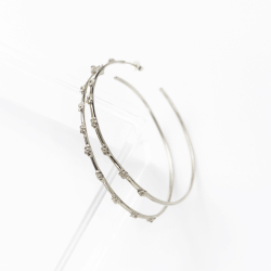 restik med hndlavede blomster