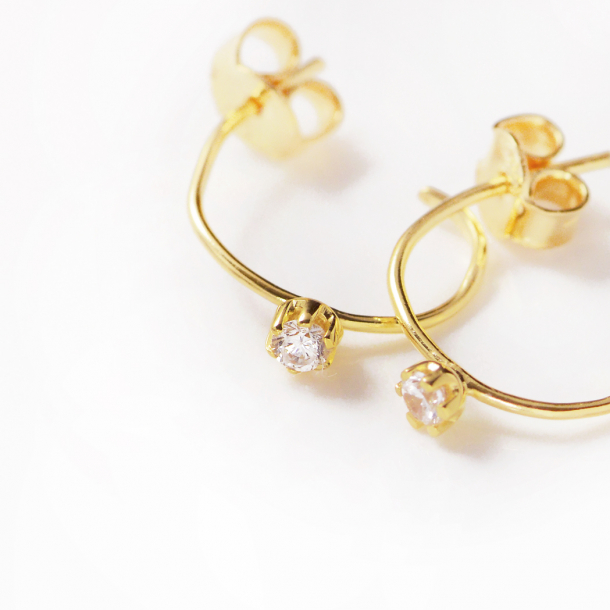 restik af trd med grappa fatning og hvid zirkon 