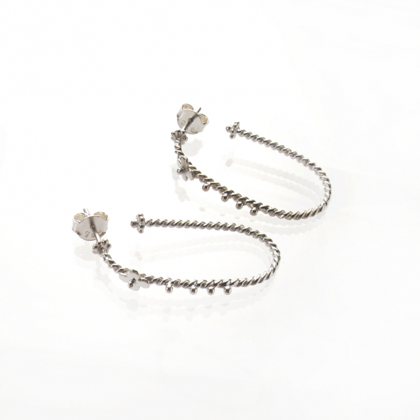 restik af snoet trd med blomster 