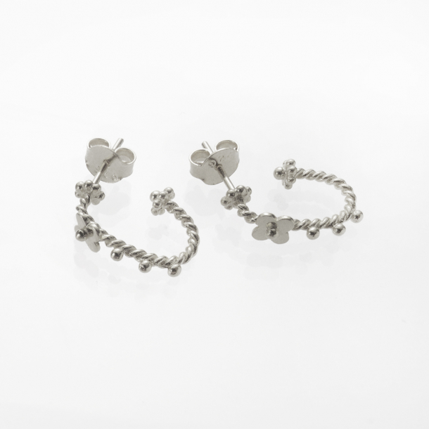 restik med hndlavede blomster