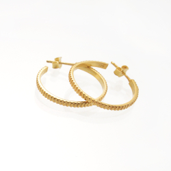 Elegante og unikke creoler med riller 