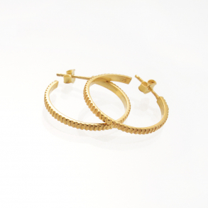 Elegante og unikke creoler med riller 