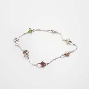 Armbnd med halvdelsten 