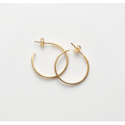 Elegante og unikke creoler med riller 