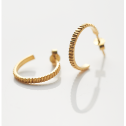 Elegante og unikke creoler med riller 