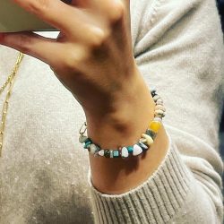 Armbnd med multi color sten