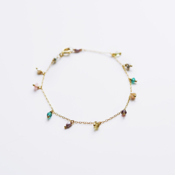 Armbnd med halvdelsten og ferskvandsperler 